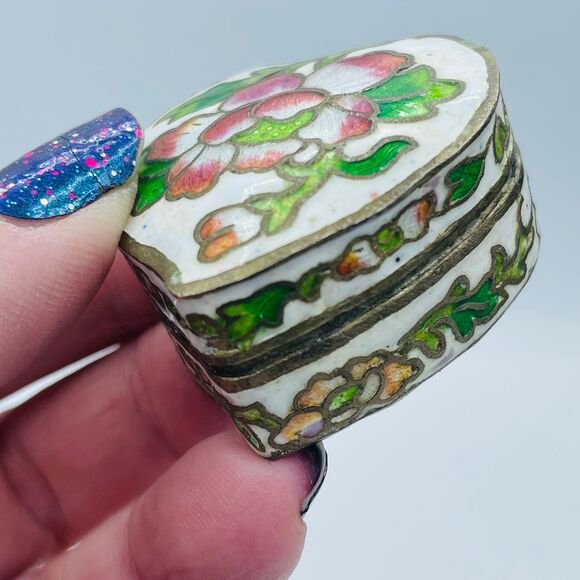 Vintage Mini Heart Shaped Metal Glazed Enameled Trinket Jewelry Pill Box Blue - Picture 8 of 10